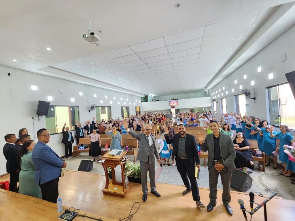 Congregação reunida no templo da Igreja Adventista do Barreiro